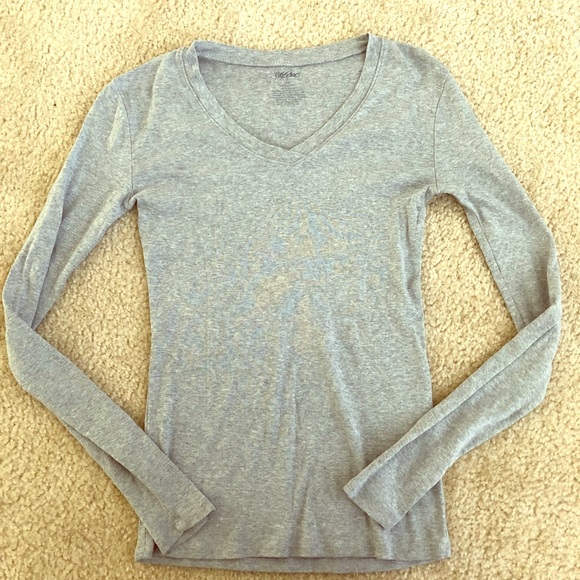 Gray v-neck basic long sleeve tee - Picture 2 of 3